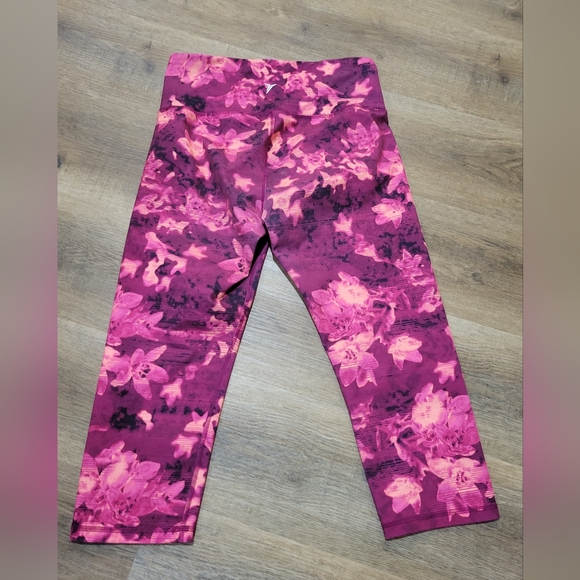 Old Navy Active Go-Dry Leggings - Picture 5 of 5